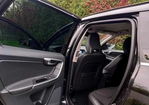 Volvo XC 60 cena 70000 przebieg: 130000, rok produkcji 2016 z Przysucha małe 436